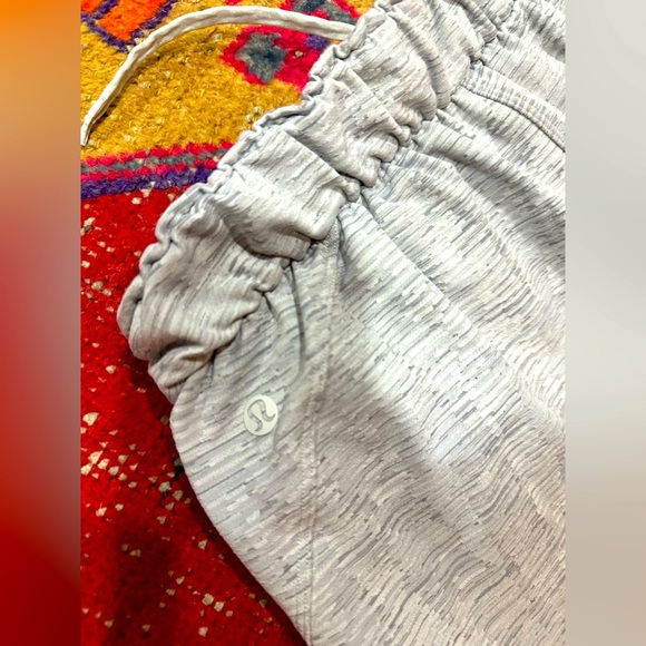 LULULEMON Grey thick unique joggers sz 6 - Picture 9 of 10